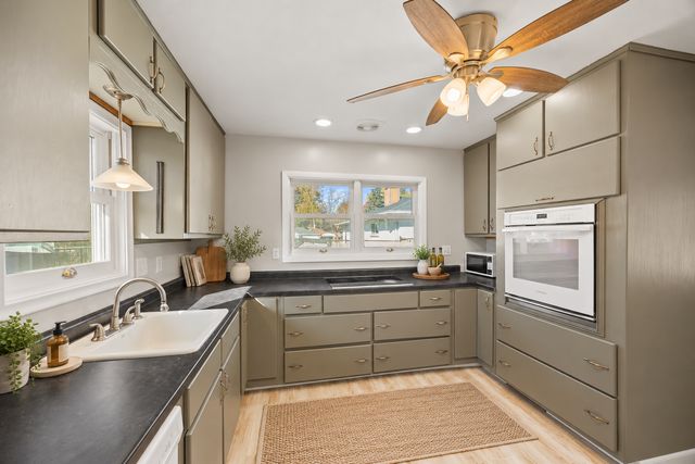 2735 Chippewa Avenue, North Saint Paul, MN 55109
