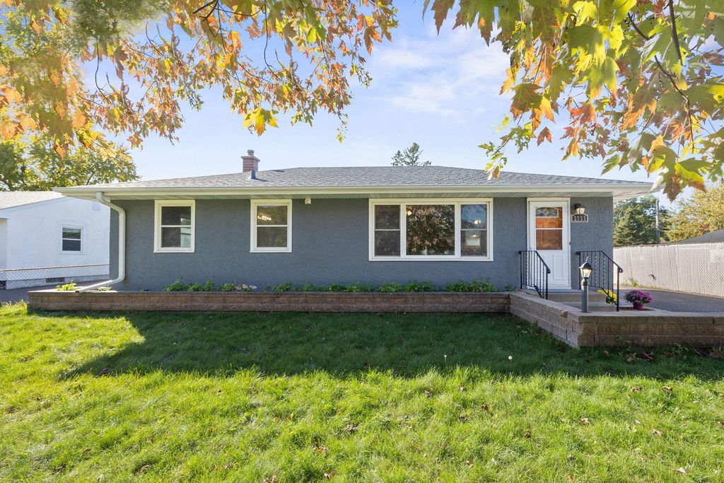 2735 Chippewa Avenue, North Saint Paul, MN 55109