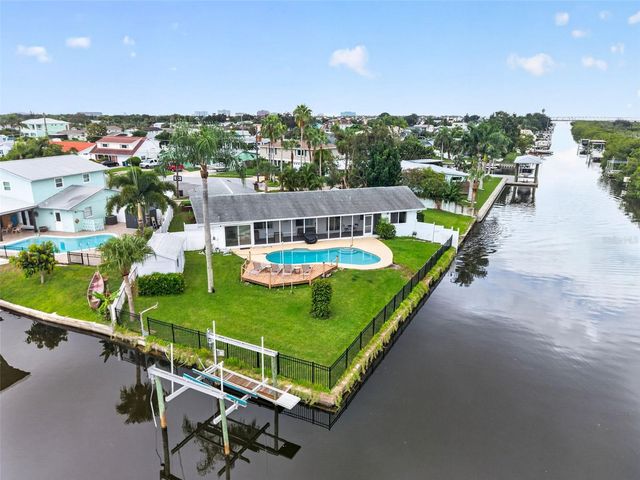 8727 BAY CREST LANE, Tampa, FL 33615
