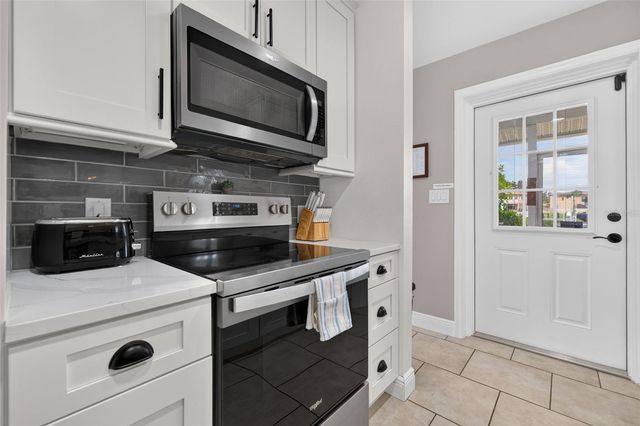 8727 BAY CREST LANE, Tampa, FL 33615