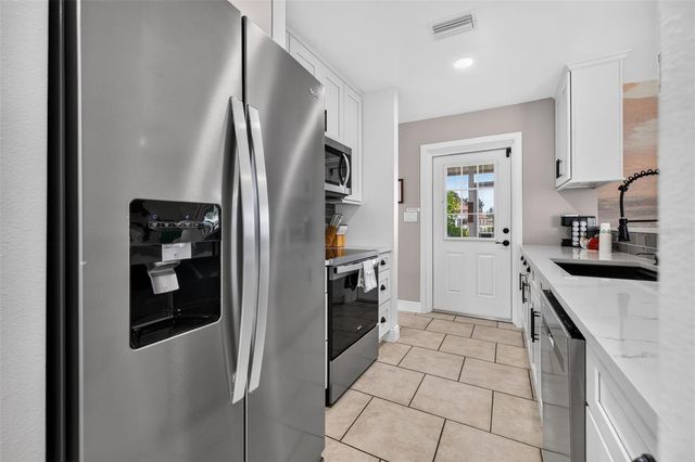 8727 BAY CREST LANE, Tampa, FL 33615