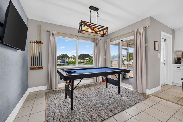 8727 BAY CREST LANE, Tampa, FL 33615