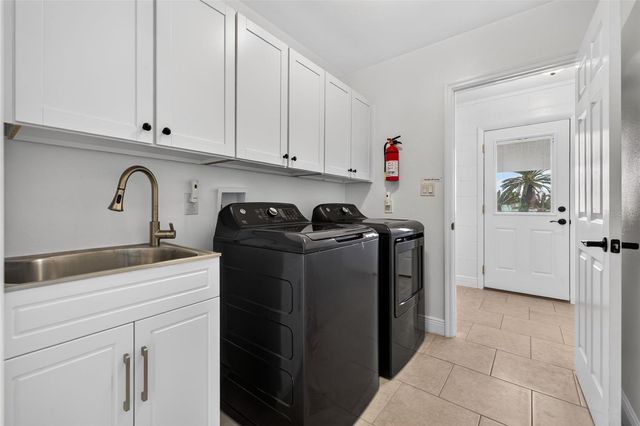 8727 BAY CREST LANE, Tampa, FL 33615
