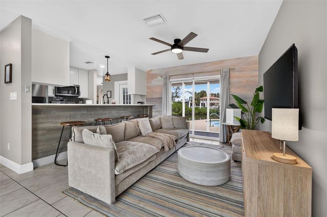 8727 BAY CREST LANE, Tampa, FL 33615