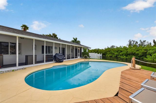 8727 BAY CREST LANE, Tampa, FL 33615