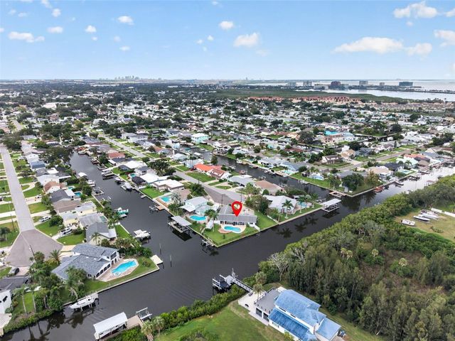 8727 BAY CREST LANE, Tampa, FL 33615