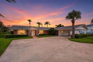 8727 BAY CREST LANE, Tampa, FL 33615