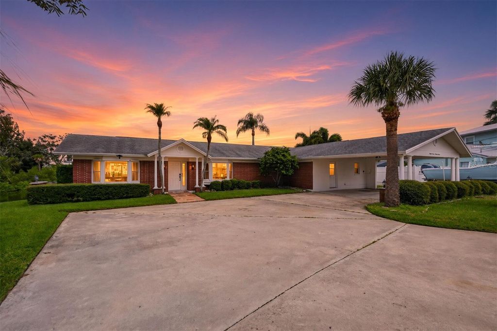 8727 BAY CREST LANE, Tampa, FL 33615