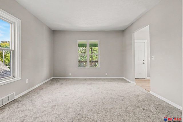 1310 S 27th Street, Omaha, NE 68105