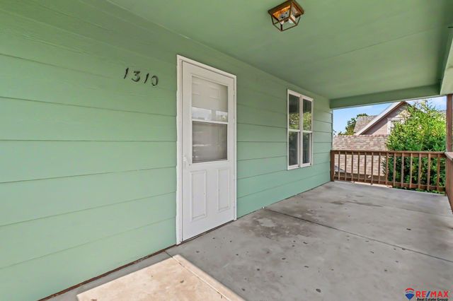 1310 S 27th Street, Omaha, NE 68105
