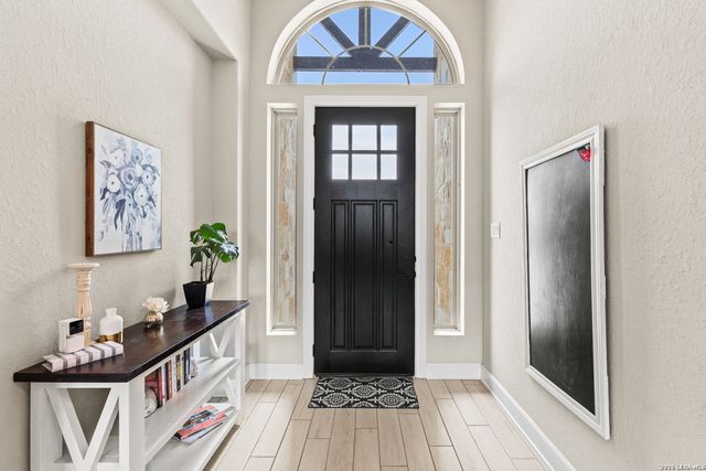 527 James Way, Castroville, TX 78009