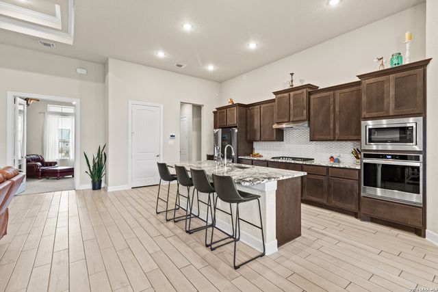 527 James Way, Castroville, TX 78009