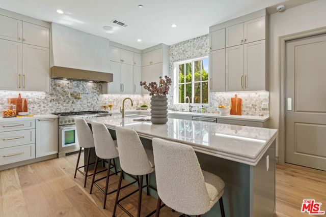 4912 Beeman Avenue, Valley Village, CA 91607