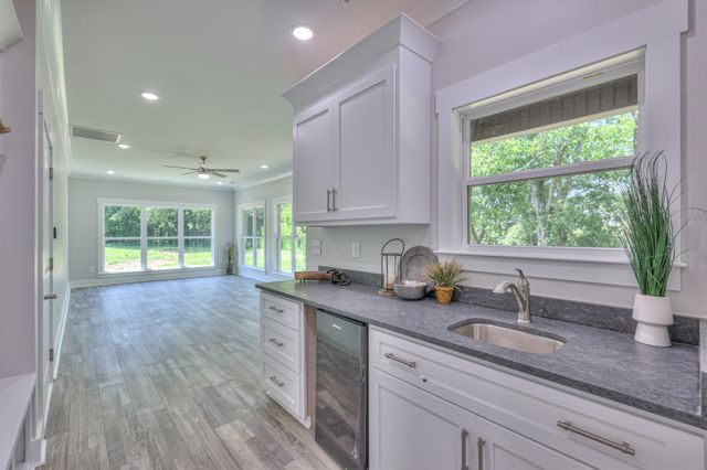 3931 Taylors Store Rd, Hampshire, TN 38461