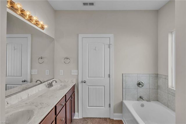 146 Moyock Landing DR, Moyock, NC 27958