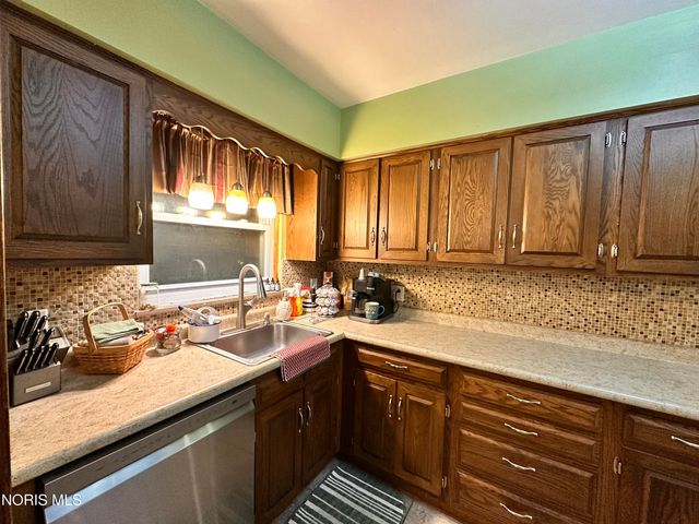 539 Ansonia Street, Oregon, OH 43616