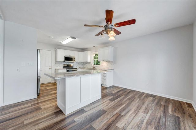 2278 Isle Of Pines DR, Moneta, VA 24121