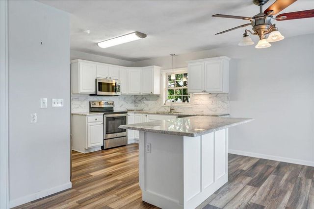 2278 Isle Of Pines DR, Moneta, VA 24121