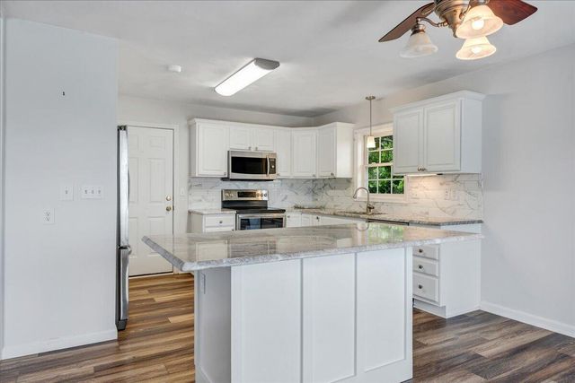 2278 Isle Of Pines DR, Moneta, VA 24121