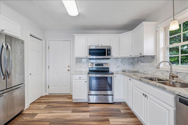 2278 Isle Of Pines DR, Moneta, VA 24121