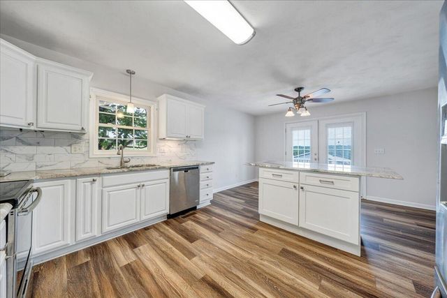 2278 Isle Of Pines DR, Moneta, VA 24121