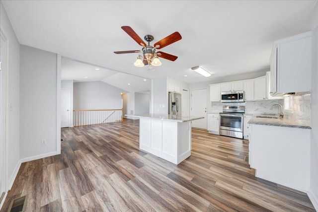 2278 Isle Of Pines DR, Moneta, VA 24121