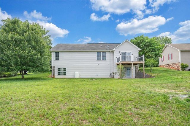 2278 Isle Of Pines DR, Moneta, VA 24121