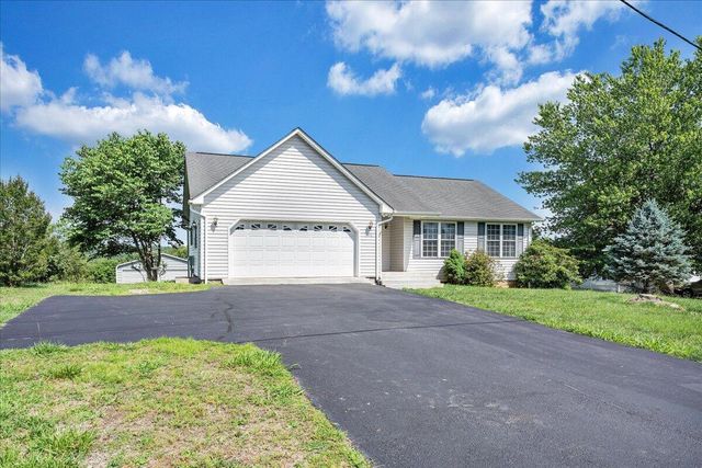 2278 Isle Of Pines DR, Moneta, VA 24121