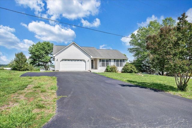 2278 Isle Of Pines DR, Moneta, VA 24121