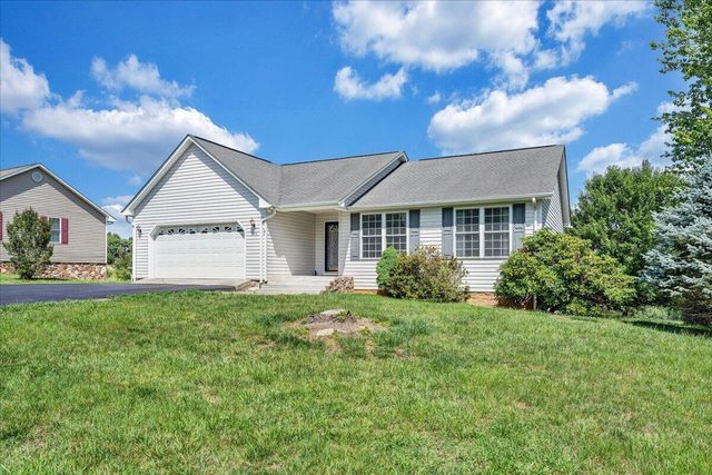2278 Isle Of Pines DR, Moneta, VA 24121