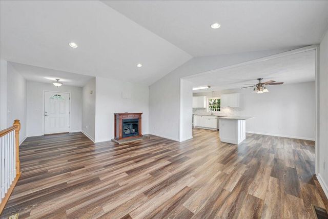 2278 Isle Of Pines DR, Moneta, VA 24121