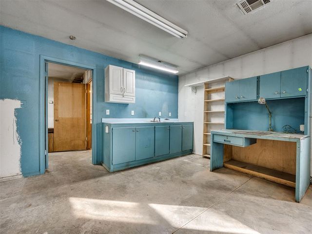 813 N Council Road S, Newcastle, OK 73065