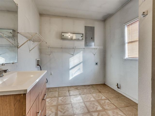 813 N Council Road S, Newcastle, OK 73065