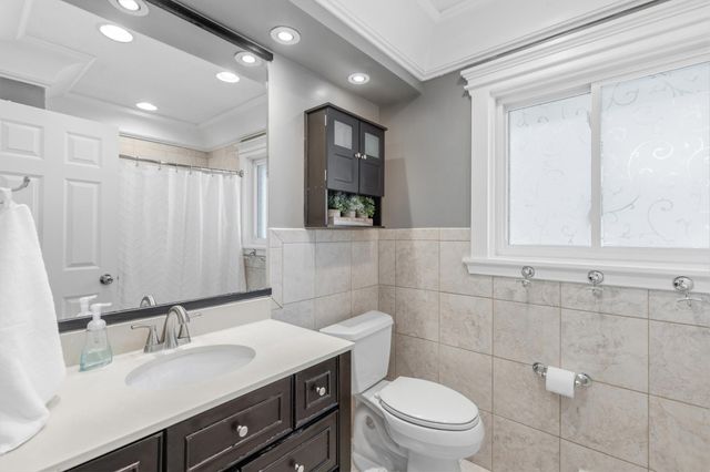 6500 Annapolis Lane N, Maple Grove, MN 55311