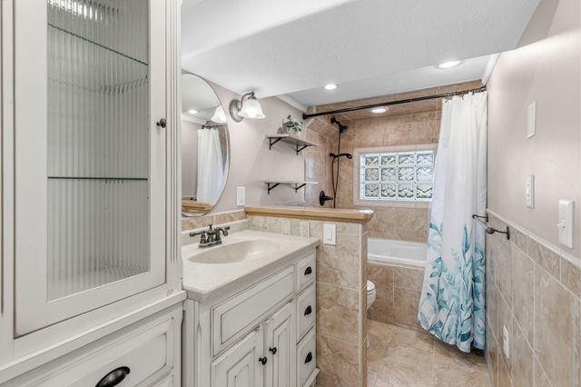 6500 Annapolis Lane N, Maple Grove, MN 55311