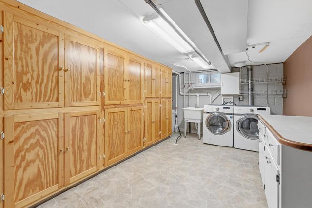 6500 Annapolis Lane N, Maple Grove, MN 55311