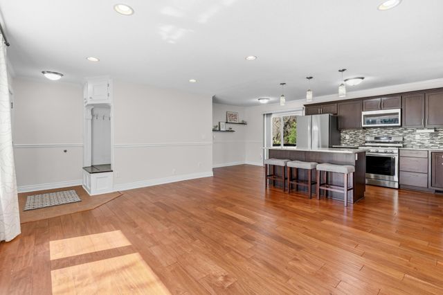 6500 Annapolis Lane N, Maple Grove, MN 55311