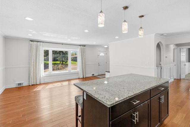 6500 Annapolis Lane N, Maple Grove, MN 55311