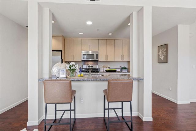 1065 Saginaw Terrace 203, Sunnyvale, CA 94089