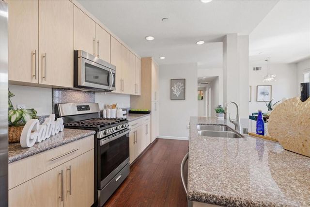 1065 Saginaw Terrace 203, Sunnyvale, CA 94089