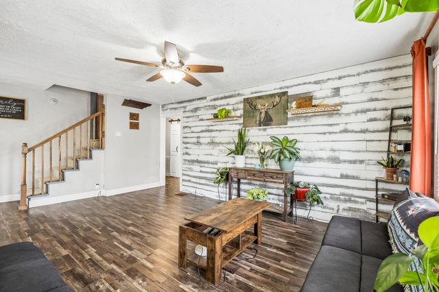 1027 Mulberry St, Burns, TN 37029