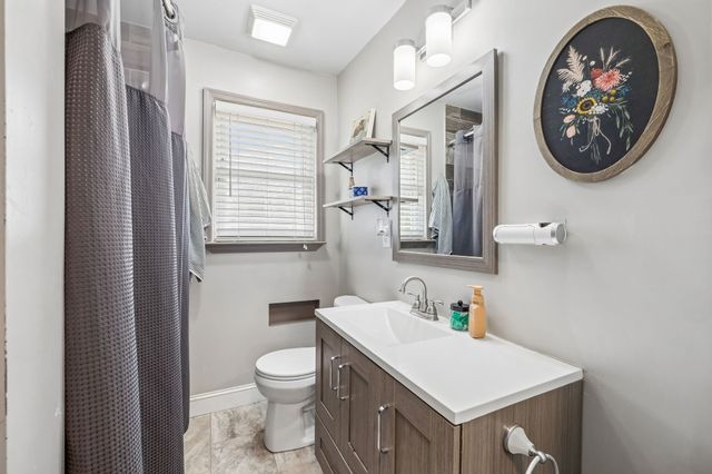 1027 Mulberry St, Burns, TN 37029