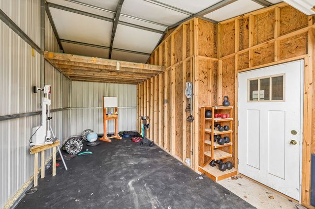 1027 Mulberry St, Burns, TN 37029