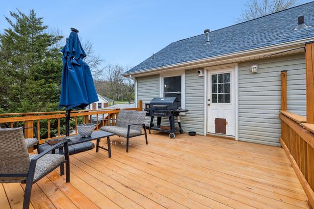 1027 Mulberry St, Burns, TN 37029