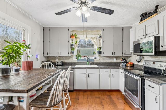 1027 Mulberry St, Burns, TN 37029