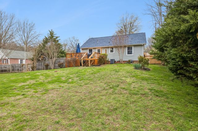 1027 Mulberry St, Burns, TN 37029