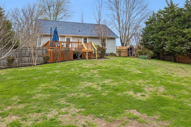 1027 Mulberry St, Burns, TN 37029