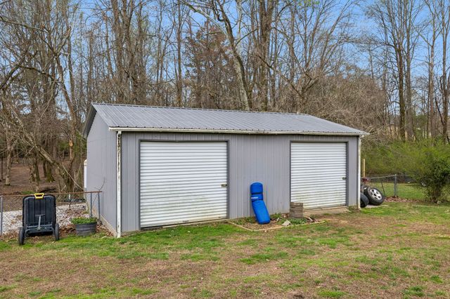 1027 Mulberry St, Burns, TN 37029