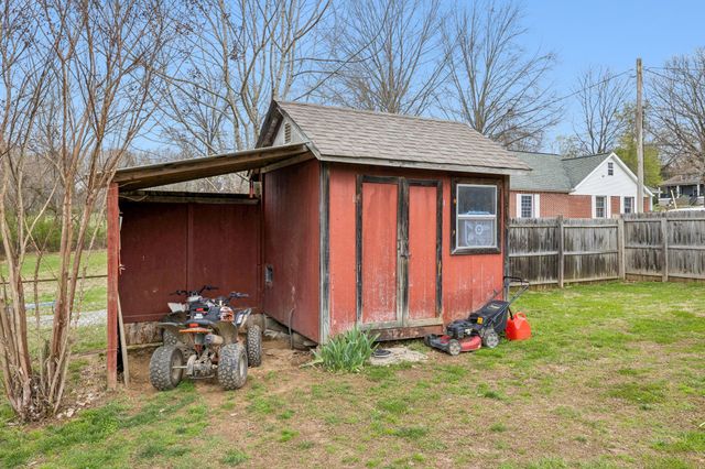 1027 Mulberry St, Burns, TN 37029