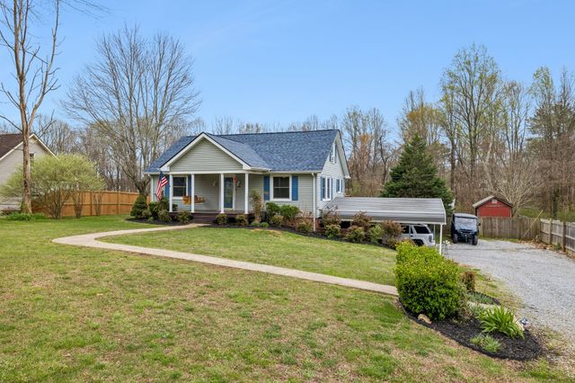 1027 Mulberry St, Burns, TN 37029